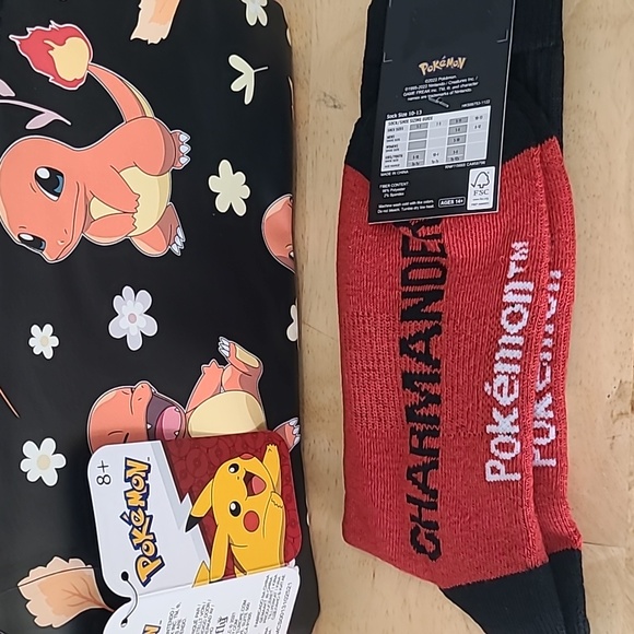 Pokemon Charmander Bundle: Makeup Bag and Crew Socks - Picture 6 of 16